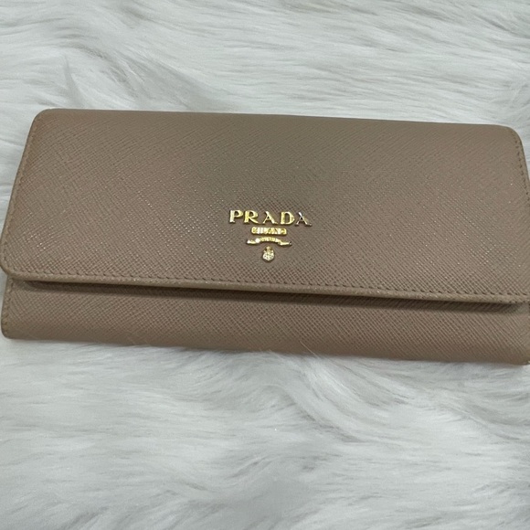 11129 Prada Wallet with box - Picture 5 of 17